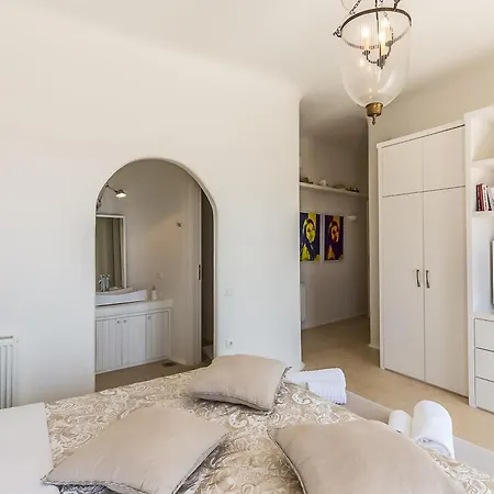 Villa Mediterranean With Splendid View Mikonos Klouvas